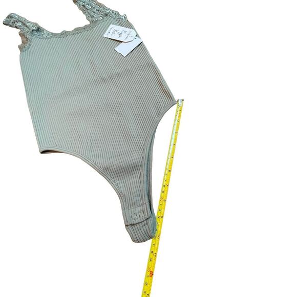 Hippie Rose Lace Trim Bodysuit NWT Size S NWT - Picture 6 of 8